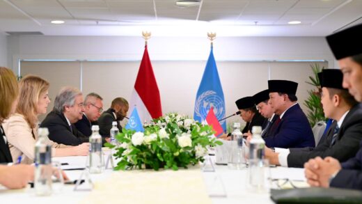 Presiden Prabowo Subianto melakukan pertemuan bilateral dengan Sekretaris Jenderal (Sekjen) Persatuan Bangsa-Bangsa (PBB), António Guterres, pada Minggu, 17 November 2024, di salah satu hotel di Rio de Janeiro, Brasil. (BPMI Setpres)